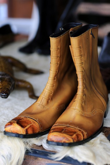 kulit buaya (indonesiakaya.com)